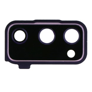 L'obiettivo della fotocamera posteriore di Samsung Galaxy S20 FE / S20 FE 5G con cornice viola